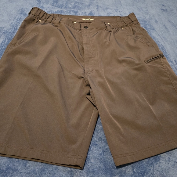 Wrangler Gray Cargo Shorts with Relaxed Fit - Picture 1 of 6